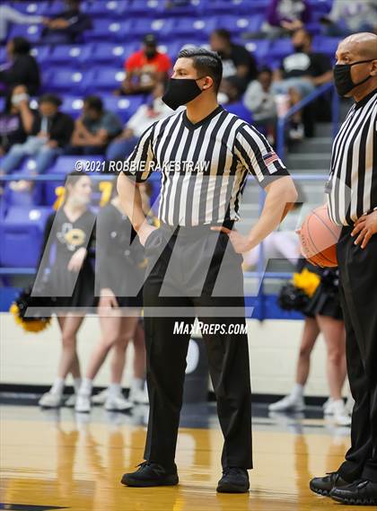 Thumbnail 1 in University vs. Crandall (UIL 5A Bi-District) photogallery.