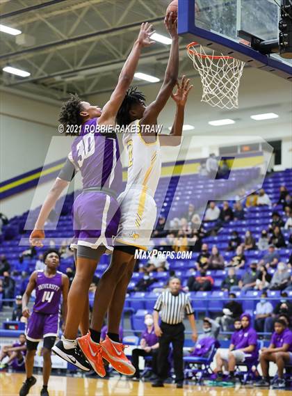 Thumbnail 1 in University vs. Crandall (UIL 5A Bi-District) photogallery.