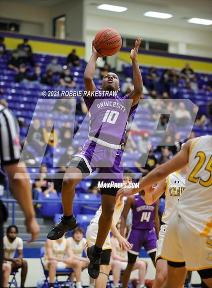 Thumbnail 1 in University vs. Crandall (UIL 5A Bi-District) photogallery.
