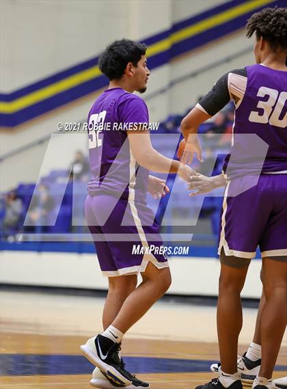 Thumbnail 1 in University vs. Crandall (UIL 5A Bi-District) photogallery.