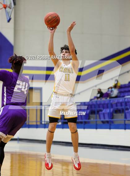 Thumbnail 3 in University vs. Crandall (UIL 5A Bi-District) photogallery.