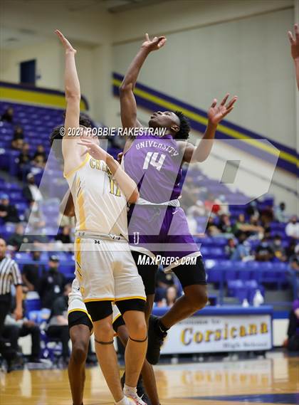 Thumbnail 1 in University vs. Crandall (UIL 5A Bi-District) photogallery.