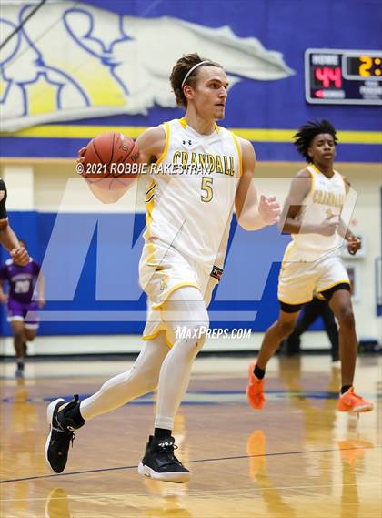 Thumbnail 2 in University vs. Crandall (UIL 5A Bi-District) photogallery.
