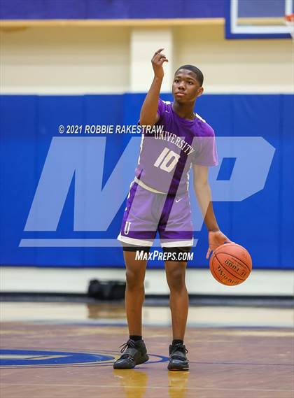 Thumbnail 3 in University vs. Crandall (UIL 5A Bi-District) photogallery.