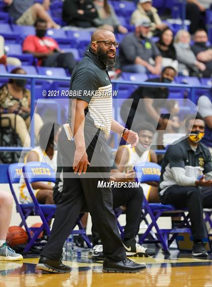 Thumbnail 3 in University vs. Crandall (UIL 5A Bi-District) photogallery.