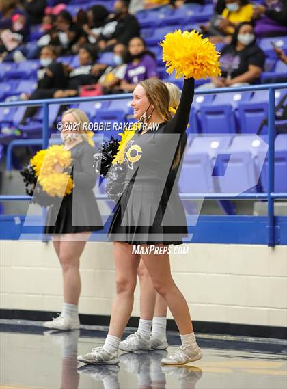 Thumbnail 2 in University vs. Crandall (UIL 5A Bi-District) photogallery.