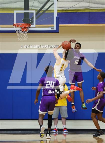 Thumbnail 2 in University vs. Crandall (UIL 5A Bi-District) photogallery.