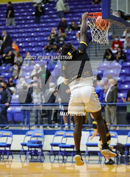 Thumbnail 2 in University vs. Crandall (UIL 5A Bi-District) photogallery.