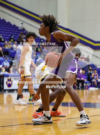 Thumbnail 1 in University vs. Crandall (UIL 5A Bi-District) photogallery.