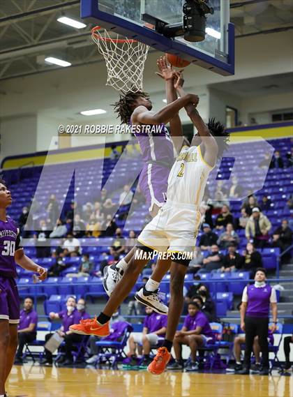 Thumbnail 3 in University vs. Crandall (UIL 5A Bi-District) photogallery.