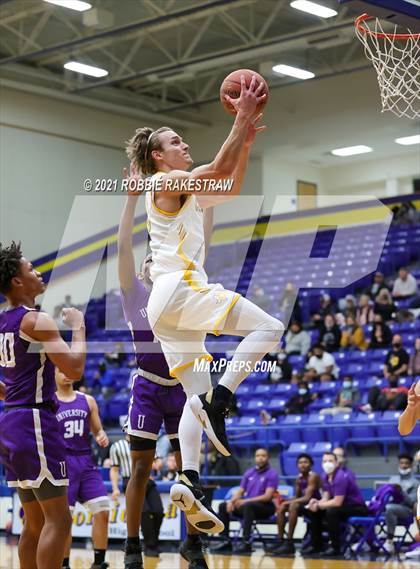 Thumbnail 2 in University vs. Crandall (UIL 5A Bi-District) photogallery.
