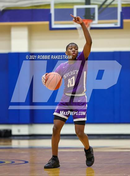 Thumbnail 2 in University vs. Crandall (UIL 5A Bi-District) photogallery.