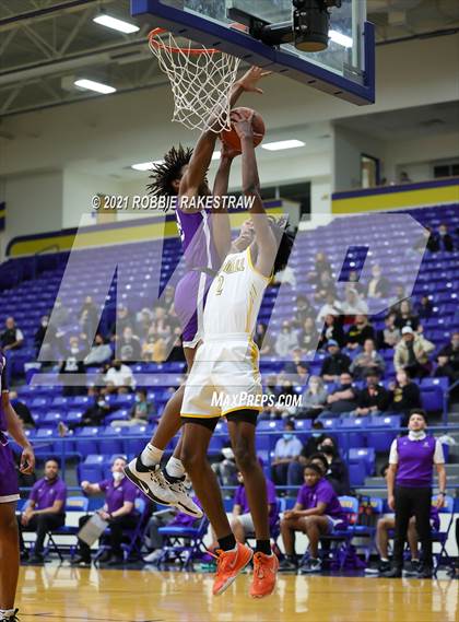 Thumbnail 1 in University vs. Crandall (UIL 5A Bi-District) photogallery.