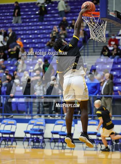 Thumbnail 1 in University vs. Crandall (UIL 5A Bi-District) photogallery.