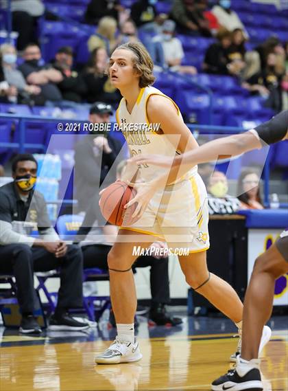 Thumbnail 1 in University vs. Crandall (UIL 5A Bi-District) photogallery.