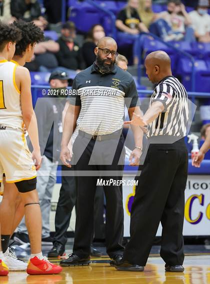 Thumbnail 1 in University vs. Crandall (UIL 5A Bi-District) photogallery.