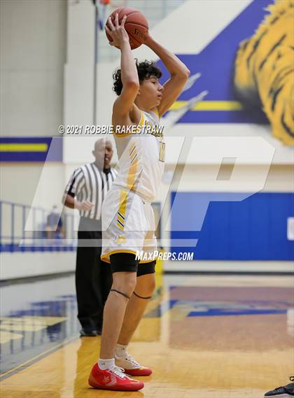 Thumbnail 2 in University vs. Crandall (UIL 5A Bi-District) photogallery.