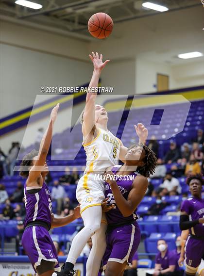 Thumbnail 2 in University vs. Crandall (UIL 5A Bi-District) photogallery.