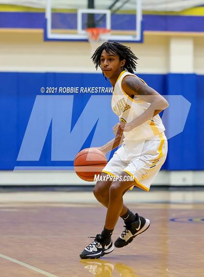 Thumbnail 2 in University vs. Crandall (UIL 5A Bi-District) photogallery.