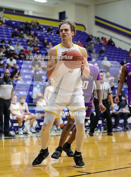 Thumbnail 1 in University vs. Crandall (UIL 5A Bi-District) photogallery.