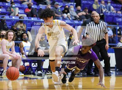Thumbnail 2 in University vs. Crandall (UIL 5A Bi-District) photogallery.
