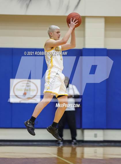 Thumbnail 2 in University vs. Crandall (UIL 5A Bi-District) photogallery.