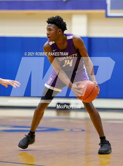Thumbnail 3 in University vs. Crandall (UIL 5A Bi-District) photogallery.