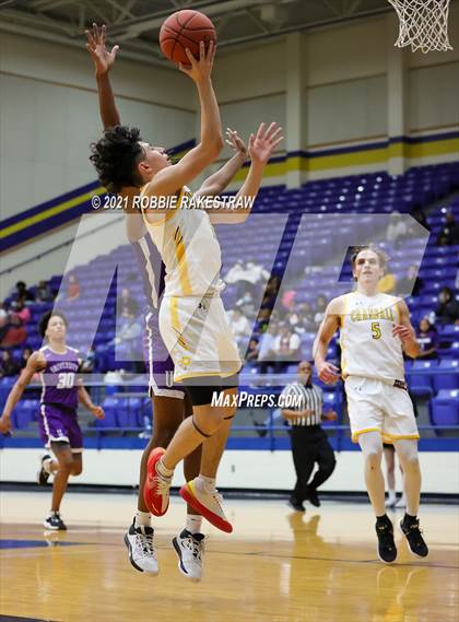 Thumbnail 3 in University vs. Crandall (UIL 5A Bi-District) photogallery.