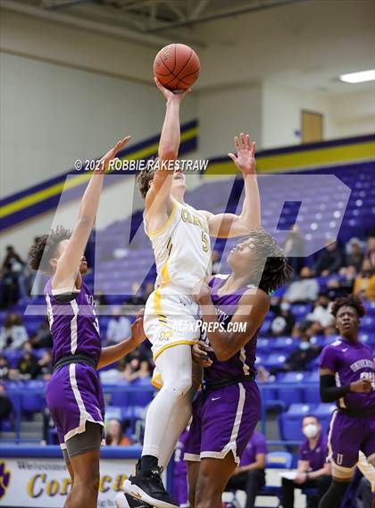 Thumbnail 1 in University vs. Crandall (UIL 5A Bi-District) photogallery.