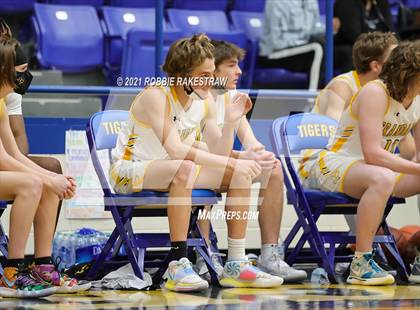 Thumbnail 3 in University vs. Crandall (UIL 5A Bi-District) photogallery.