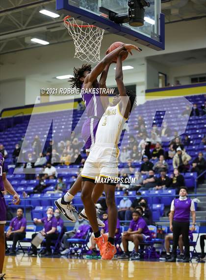 Thumbnail 2 in University vs. Crandall (UIL 5A Bi-District) photogallery.