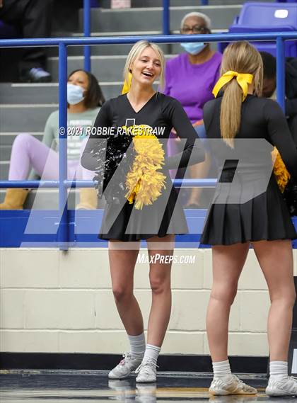 Thumbnail 2 in University vs. Crandall (UIL 5A Bi-District) photogallery.