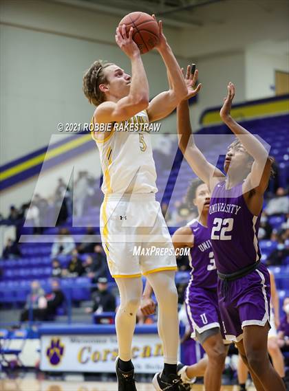 Thumbnail 2 in University vs. Crandall (UIL 5A Bi-District) photogallery.