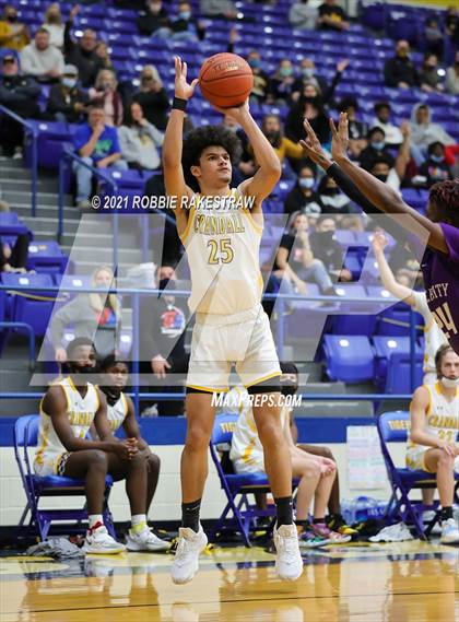 Thumbnail 1 in University vs. Crandall (UIL 5A Bi-District) photogallery.