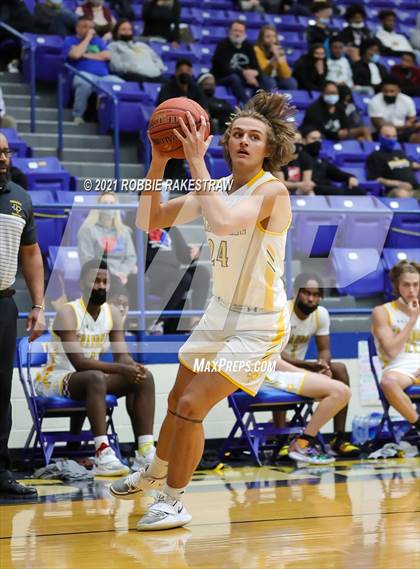 Thumbnail 2 in University vs. Crandall (UIL 5A Bi-District) photogallery.