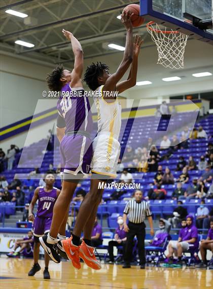 Thumbnail 3 in University vs. Crandall (UIL 5A Bi-District) photogallery.