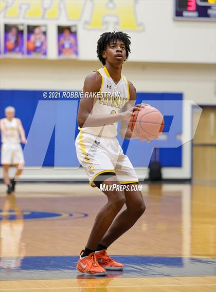 Thumbnail 2 in University vs. Crandall (UIL 5A Bi-District) photogallery.
