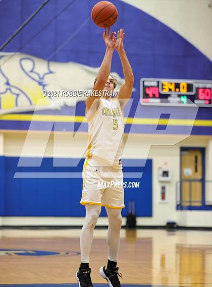 Thumbnail 3 in University vs. Crandall (UIL 5A Bi-District) photogallery.