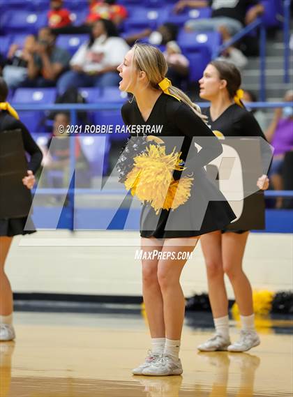 Thumbnail 1 in University vs. Crandall (UIL 5A Bi-District) photogallery.