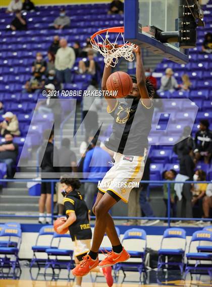Thumbnail 2 in University vs. Crandall (UIL 5A Bi-District) photogallery.