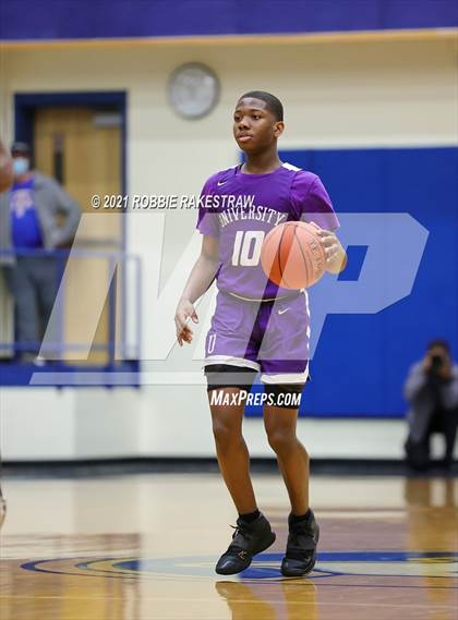 Thumbnail 2 in University vs. Crandall (UIL 5A Bi-District) photogallery.