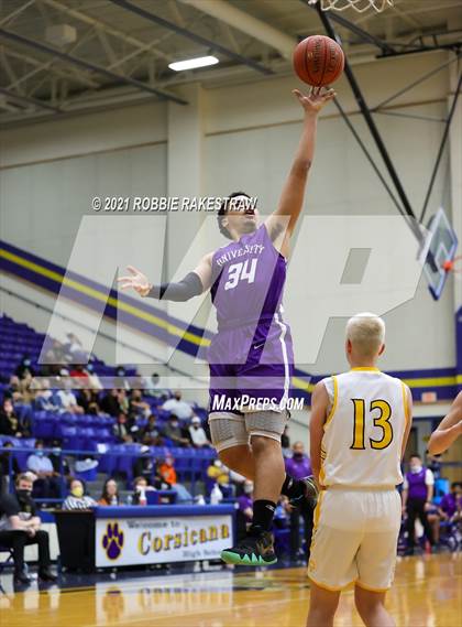 Thumbnail 1 in University vs. Crandall (UIL 5A Bi-District) photogallery.
