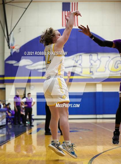Thumbnail 2 in University vs. Crandall (UIL 5A Bi-District) photogallery.