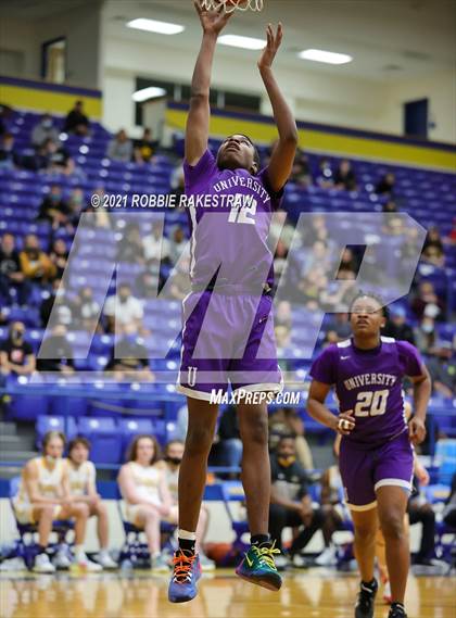 Thumbnail 3 in University vs. Crandall (UIL 5A Bi-District) photogallery.