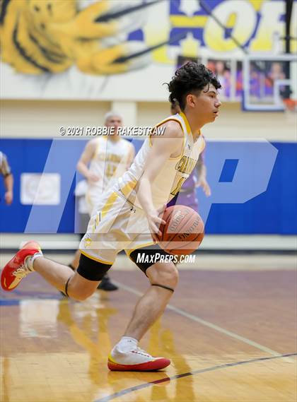 Thumbnail 1 in University vs. Crandall (UIL 5A Bi-District) photogallery.