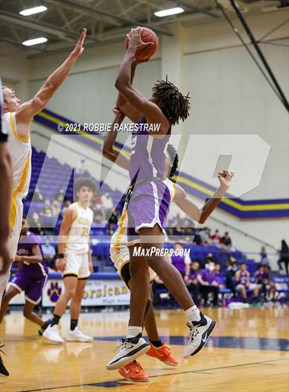 Thumbnail 2 in University vs. Crandall (UIL 5A Bi-District) photogallery.