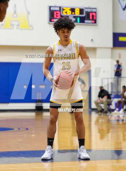 Thumbnail 2 in University vs. Crandall (UIL 5A Bi-District) photogallery.