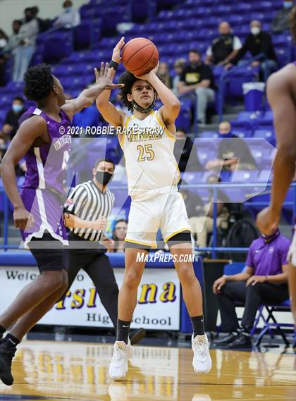 Thumbnail 1 in University vs. Crandall (UIL 5A Bi-District) photogallery.