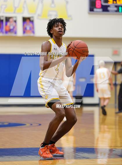 Thumbnail 2 in University vs. Crandall (UIL 5A Bi-District) photogallery.