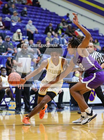 Thumbnail 1 in University vs. Crandall (UIL 5A Bi-District) photogallery.